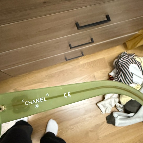Vintage green Chanel sunglasses - Picture 7 of 7